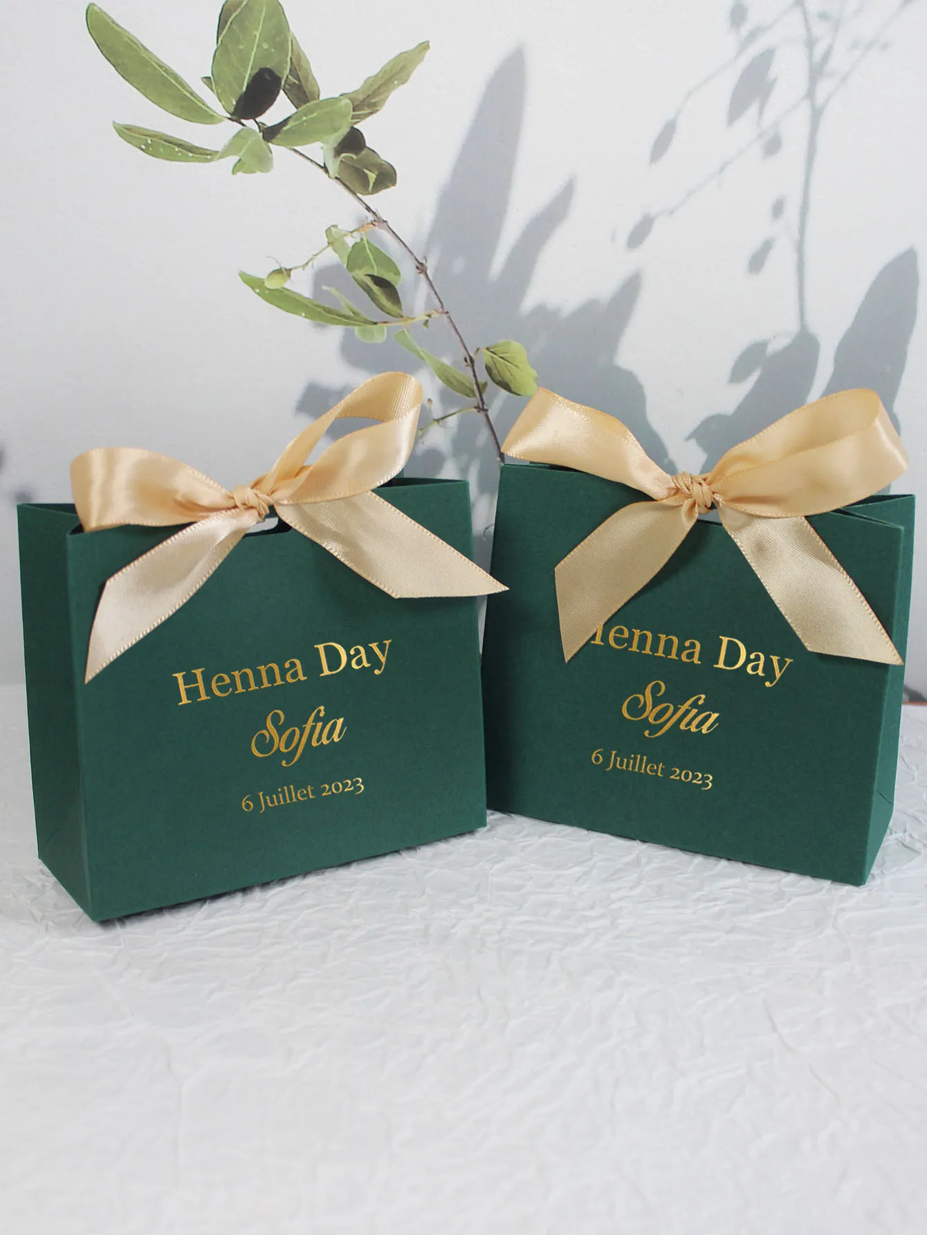 Customizable \'Henna Day\' Mini Gift Boxes with Gold/Green Satin Ribbon, Personalized Name and Date, Perfect for Wedding Favors