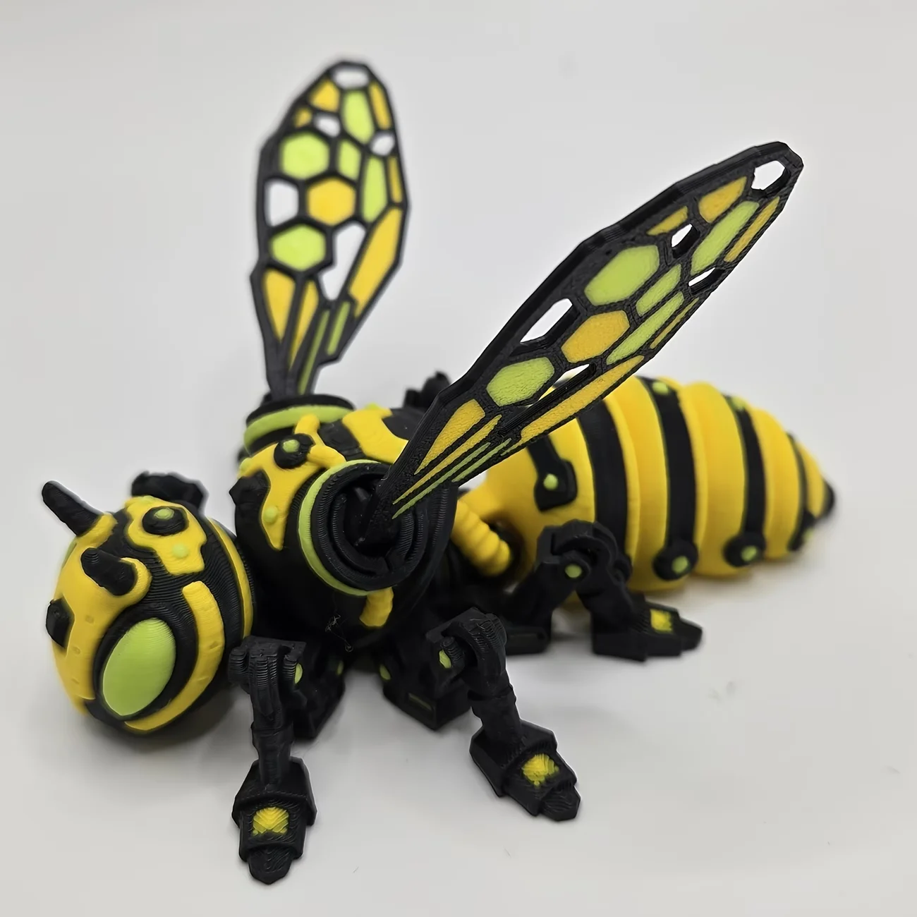 Mechanisches Bienenmodell: Kreatives Desktop-Deko-Ornament mit Insekten-Charakter ﻿