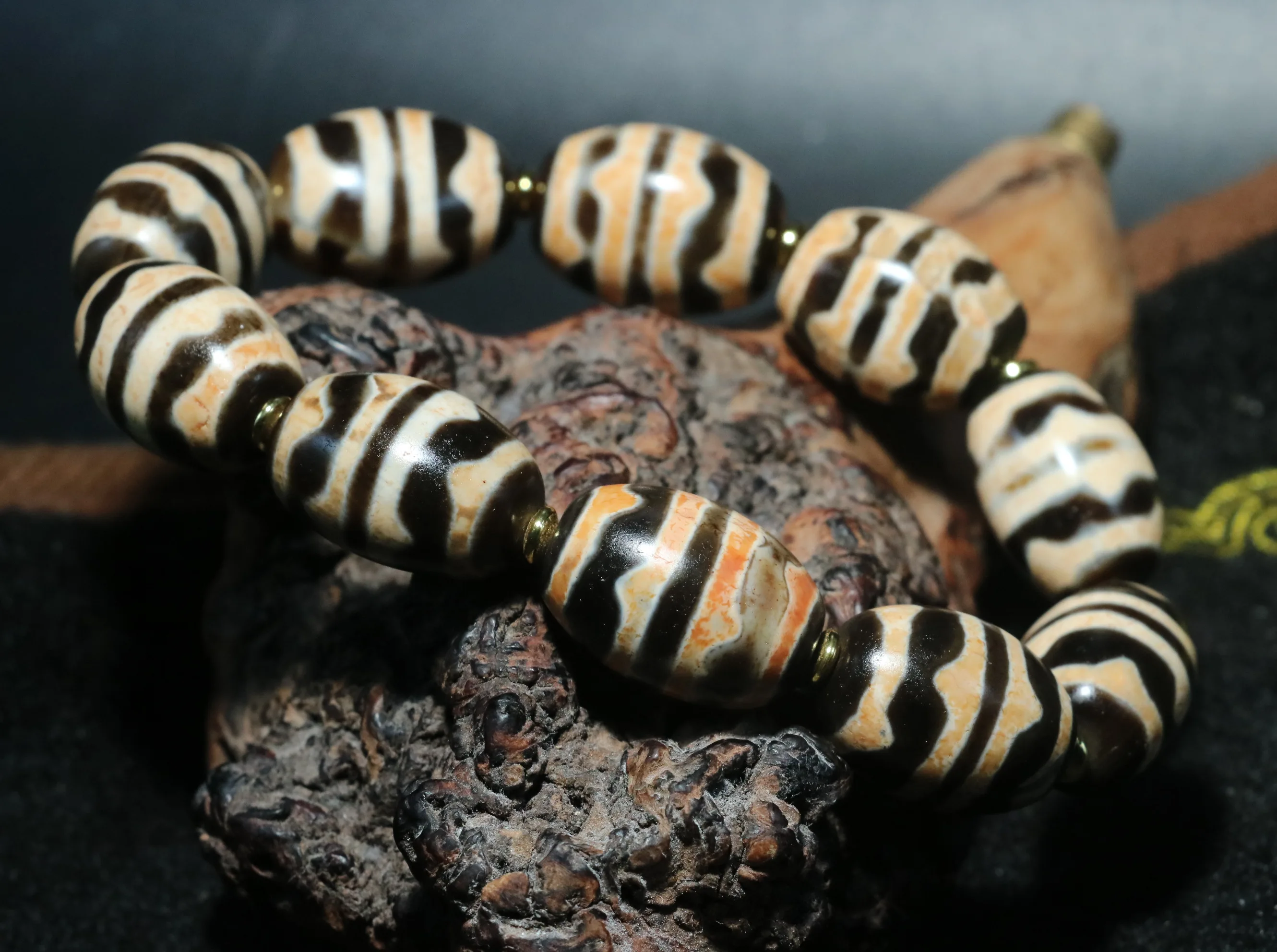 

Magic Power Tibetan Agate Double Tiger Tooth Big Daluo dZi Bead Bracelet UPD308A FLLZB Gemstone LKbrother Talisman