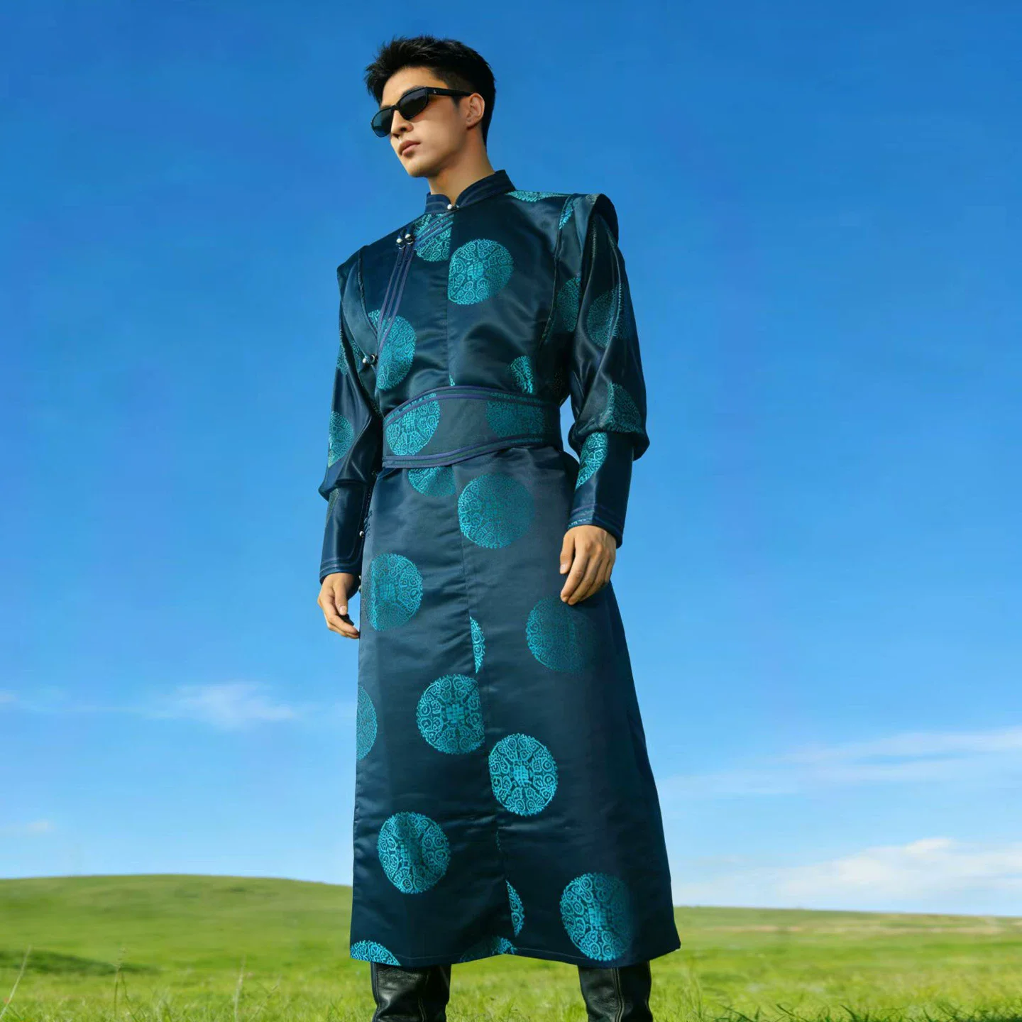Long Sleeve Mongolian Robe Men Daily Lifestyle Clothing Improvement Ulaanbaatar Trend Young Man Ethnic Gown Travel Attire FE046