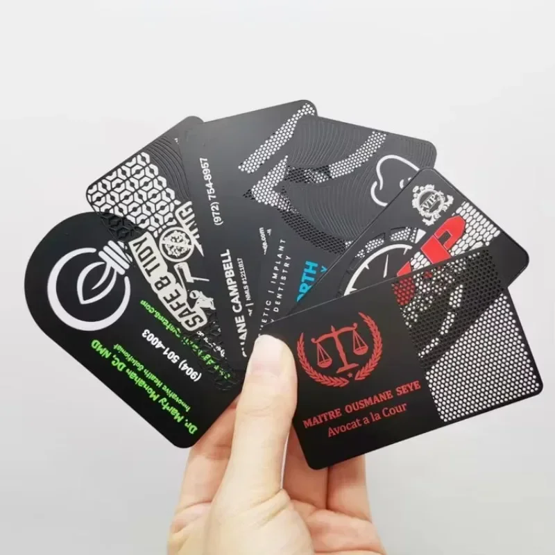 

Визитные карточки из нержавеющей стали с лазерной резкой китайского производителя, персонализированная шелковая трафаретная печать с черной отделкой