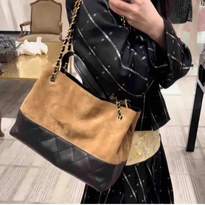 

Новая женская сумка-тоут из замши и гладкой кожи с алмазной цепочкой, осенне-зимняя коллекция, модная уличная сумка через плечо, большой размер