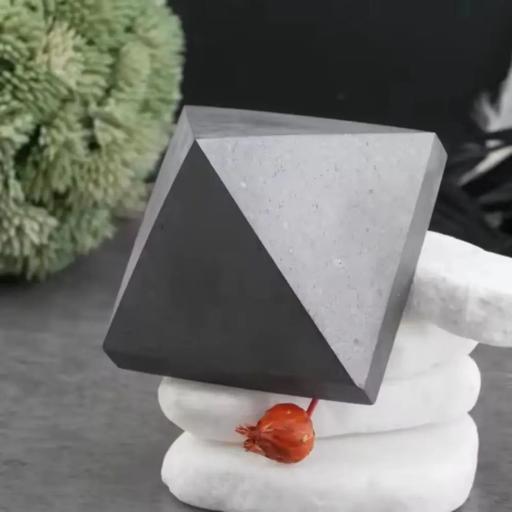 

2.36inch Natural Polished Shungite Pyramid Reiki Protection Energy Balancing Meditation Root Chakra Purification Stone/1pc