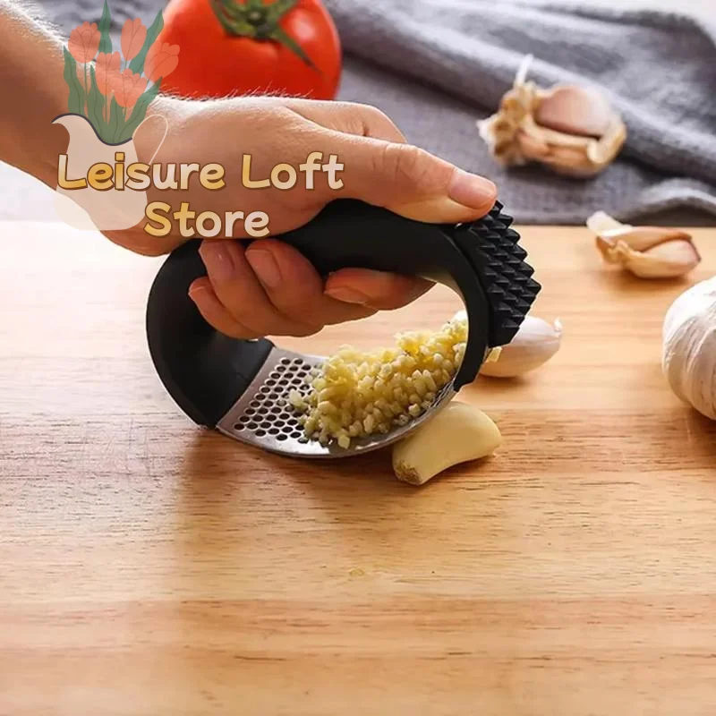Stainless Steel Garlic Press Rocker One Hand Operation Garlic Mincer Crusher Easy Squeeze Tool for Elderly Cooking Enthusiasts