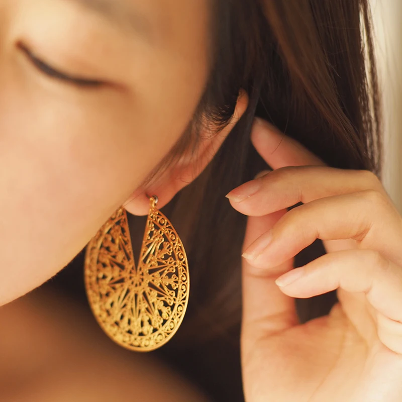 Hollow Disc Metal Earring for Women Retro Design Sense Exaggerated Drop Earring Fashion High-grade Golden Jewelry Wholesale