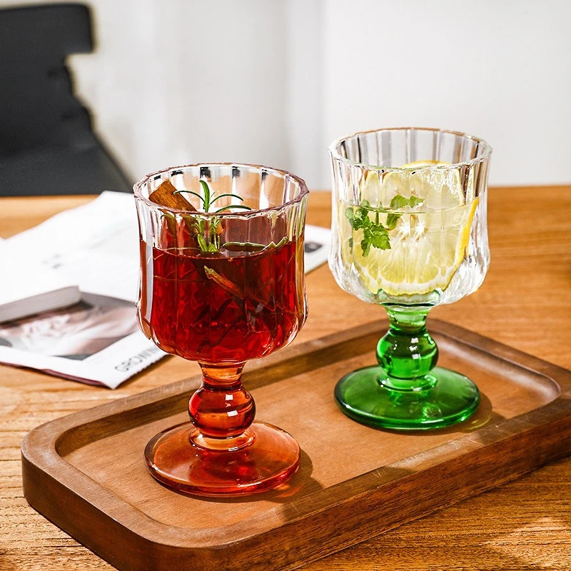 Copo Vermelho Continente: A Escolha Perfeita para Noites de Vinho e Celebrações Medievais