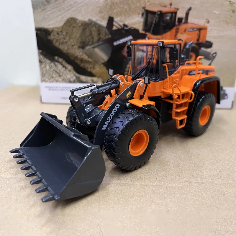 B-M 1:40 Scale DOOSAN DL420A Loader Bulldozer Truck Alloy Engineering Vehicle Model Ornament Collection Decoration