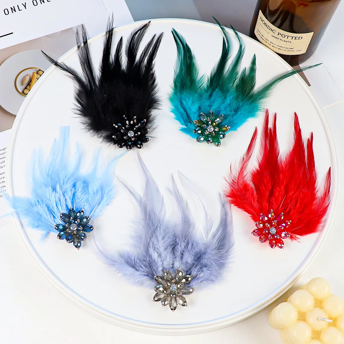 Feather Crystal Flower Brooch Pins Elegant Fashion Corsage Accessory High End Dresses Luxury Parties Weddings Jewelry Gifts