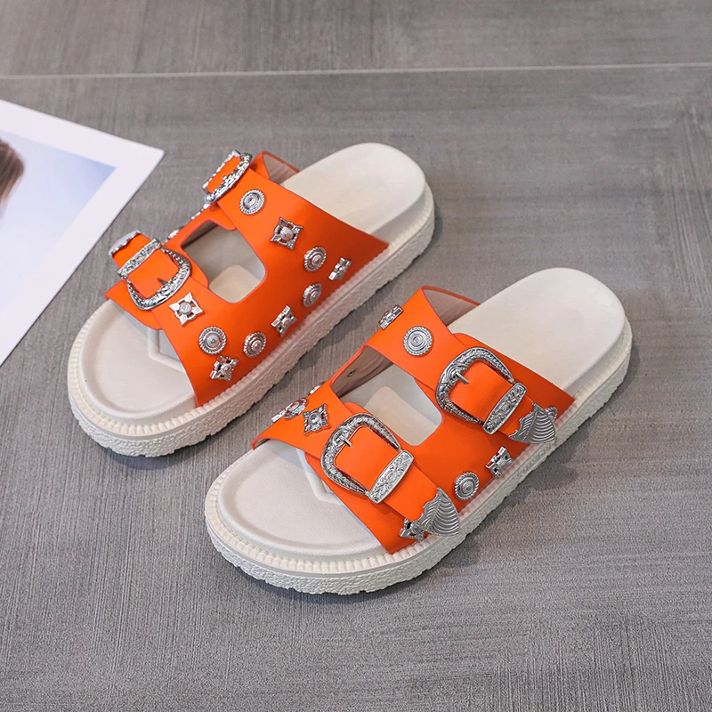 Platform slippers 2024 summer new wear metal buckle rivet casual sandals open toe one word beach ins cool style shoes