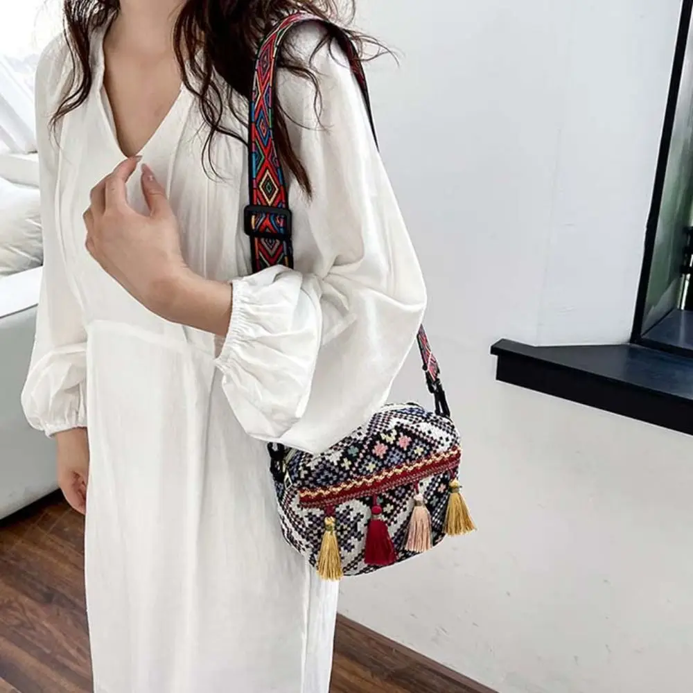 

Large Capacity Ethnic Style Crossbody Bags Woven Bag Messenger Bag Fringe Shoulder Bag Handbag Geometric Bohemian Tote Bag Women