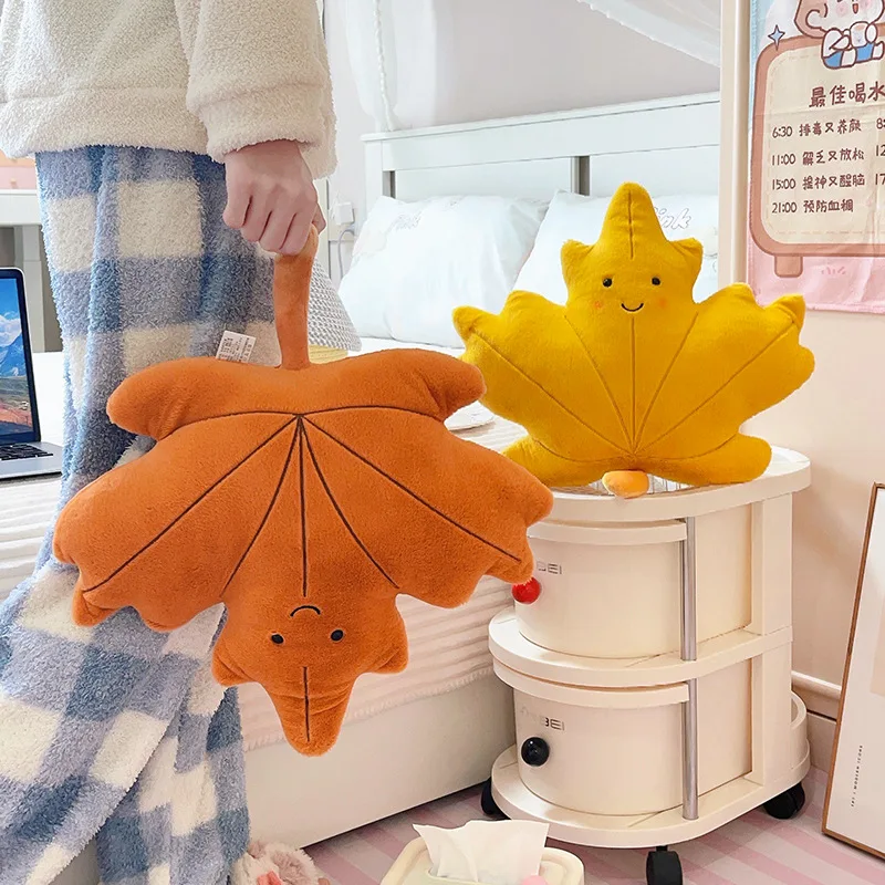 Oreiller en peluche feuille de Gingko d'érable, visage d'émotion doux, plante en peluche, coussin de siège, canapé, chaise, accessoire de décoration pour la maison, cadeau
