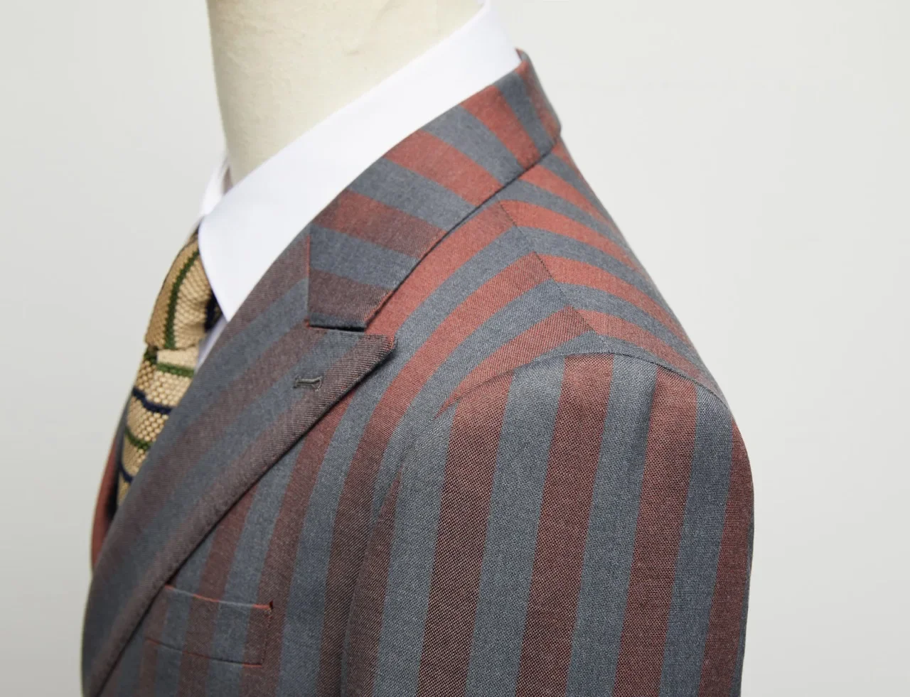 Traje de 2 Piezas para Hombre Slim Fit Rayado Cruzado Solapa de Pico Chaqueta Pantalones Cintura Elástica Boda Fiesta Graduación Esmoquin Estilo Moderno Elegante Mezcla de Rayón Confortable de Alta Calidad Premium 2026