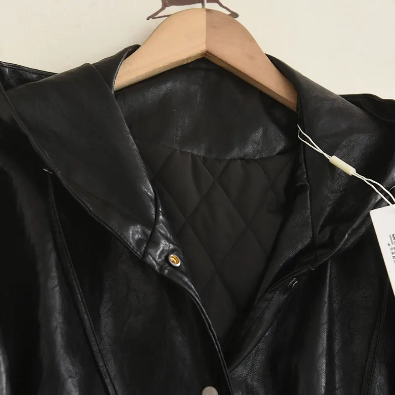 Jaqueta de Couro PU com Capuz Forrada de Aodão Preta, Estilo Quente e E para Mulheres, Casaco Casual de Manga Longa