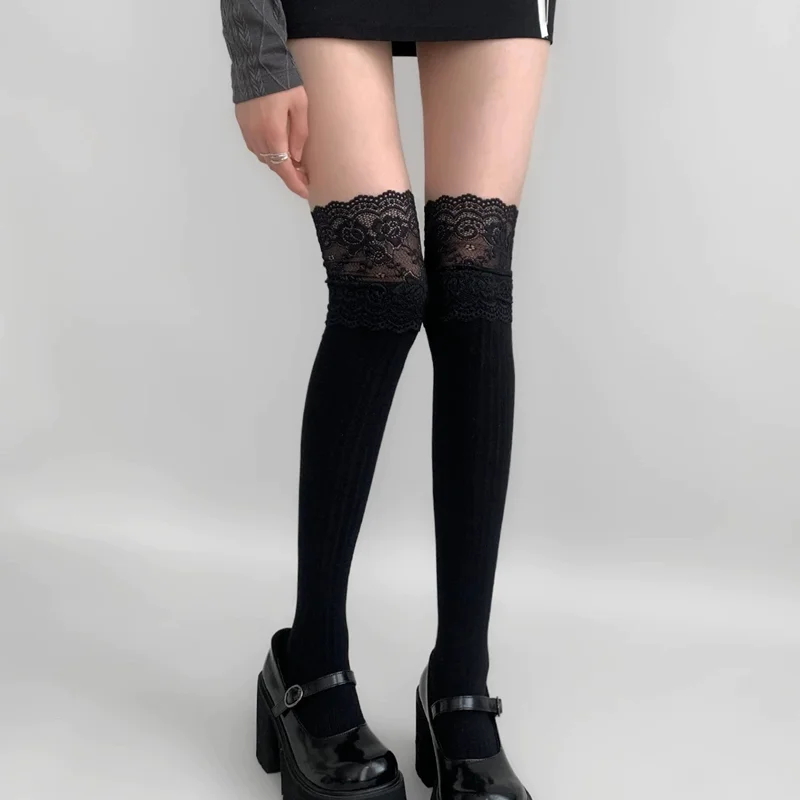 1 paio di calzini lunghi con volant e bordi in pizzo a righe, calzini traspiranti sopra il ginocchio da donna