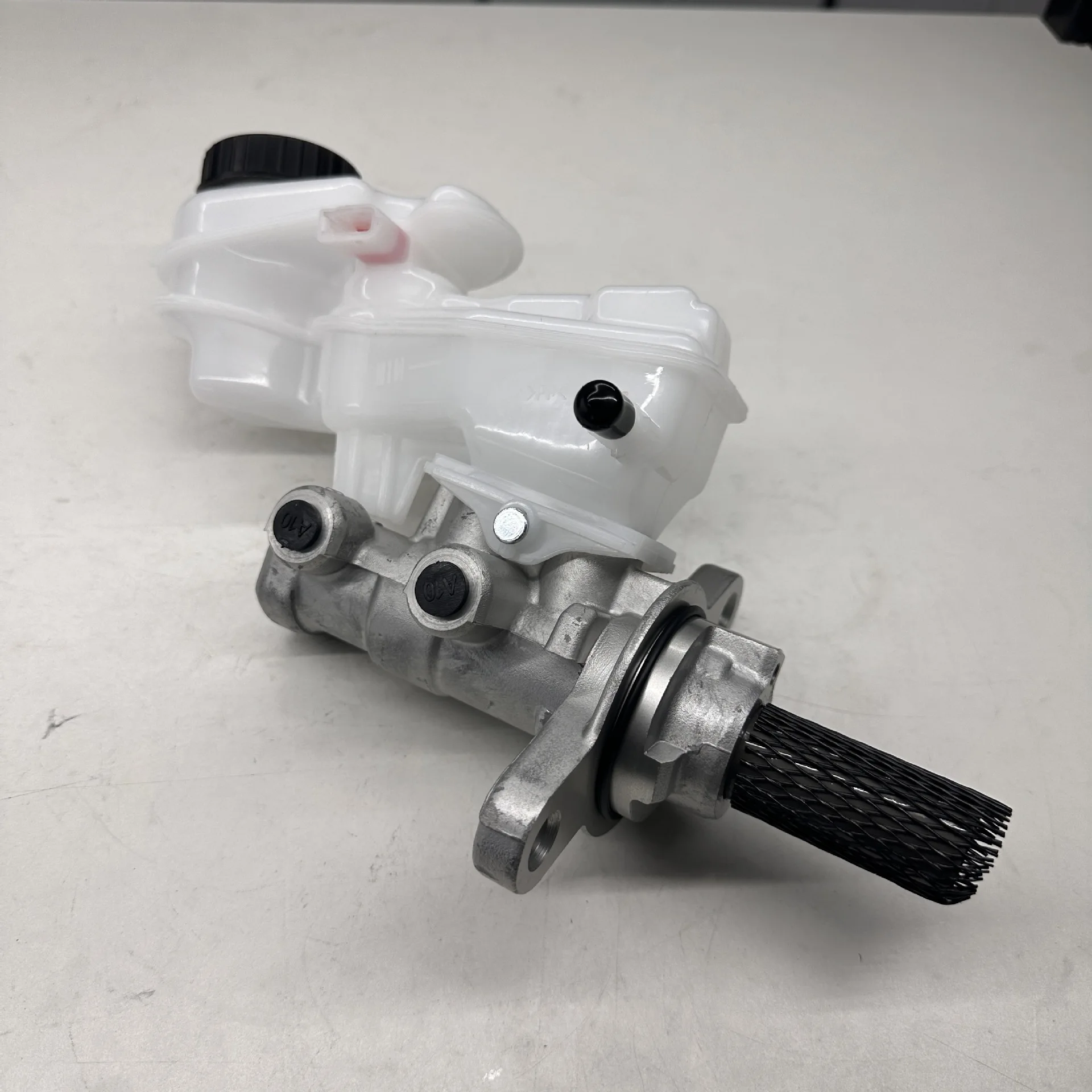 Applicable to BT50  brake master pump UCYS-43-40ZA UCYD-43-40ZA UCYA-43-40Z