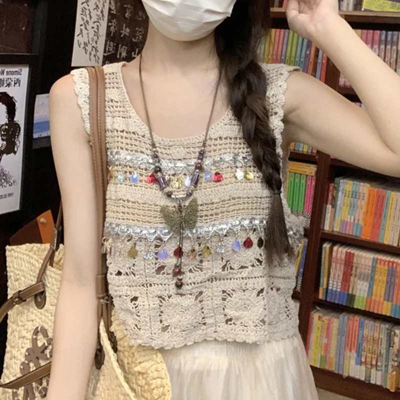 

2025 Female Summer Hollowed-out Hook Flower Halter Vest Inside To Wear Outside The Sweet and Spicy Design of The Minority