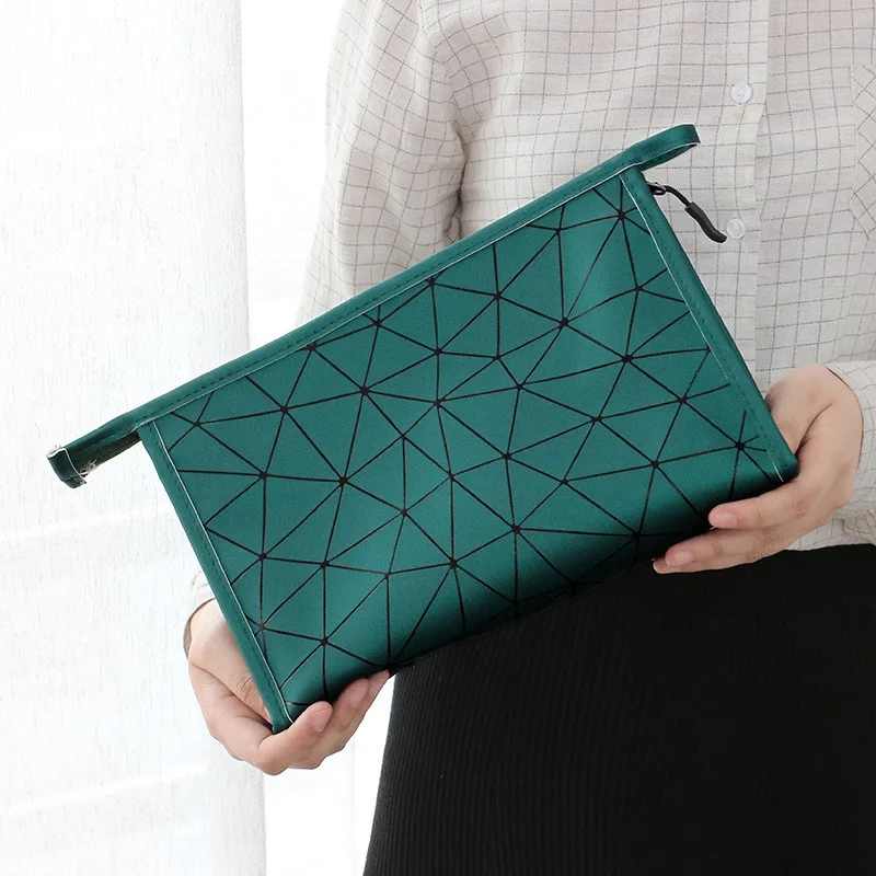 

Simple and portable new PU leather cosmetic storage bag