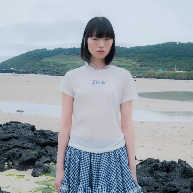 Damska koszulka Fletta, okrągły dekolt, oddychająca, z haftem, do noszenia pojedynczo lub jako warstwa, cienka, transparentna.