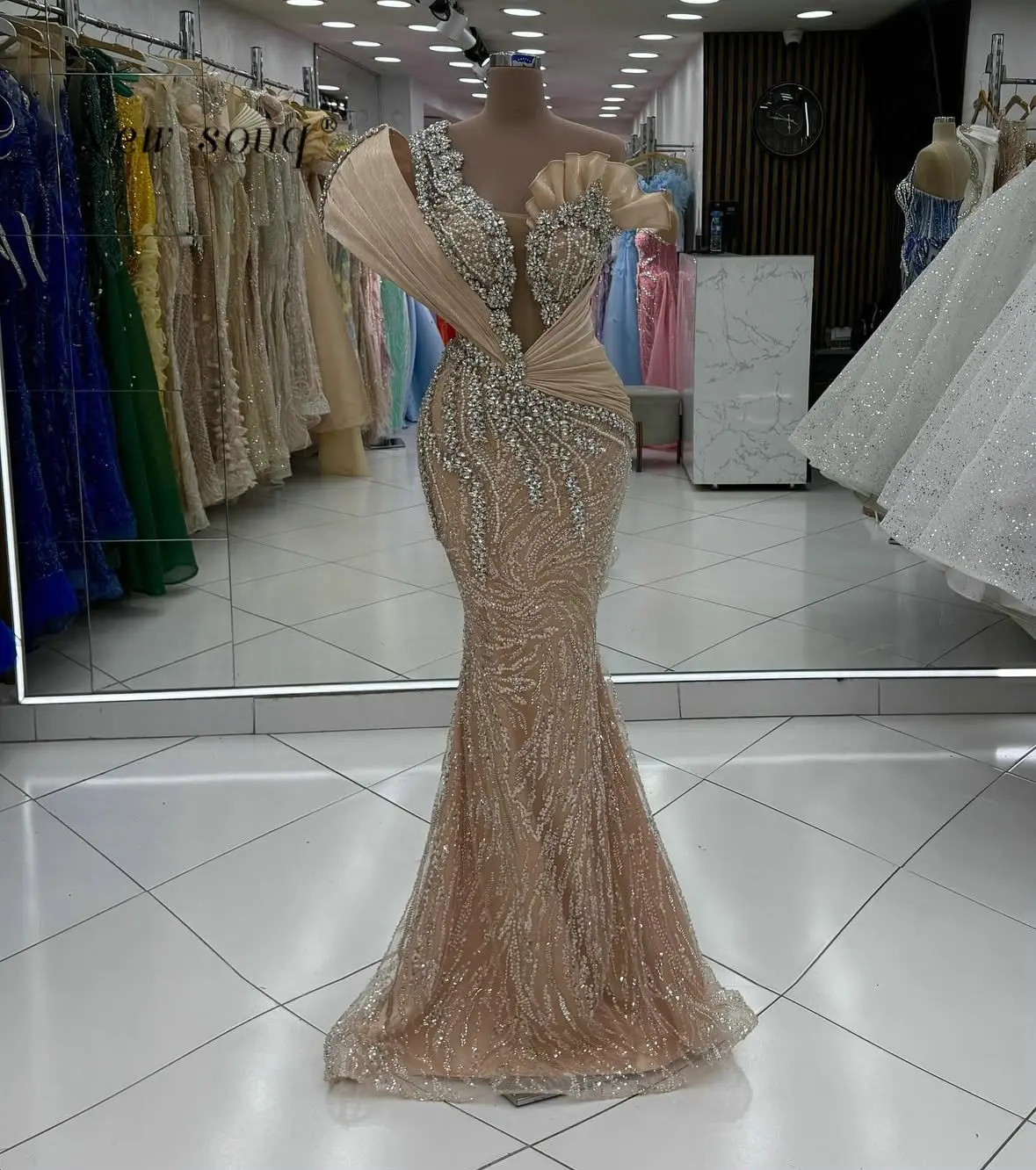 Formele champagne lange avondjurken met één schouder en sprankelende zilveren kristallen 2026 op maat gemaakte elegante bruiloftsjurken