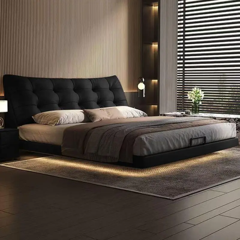 Lederbett „Big Black Bear“ für das Hauptschlafzimmer, Doppelbett, Hochzeitsbett, Stahl-Holz-Konstruktion, komplett aufgehängt