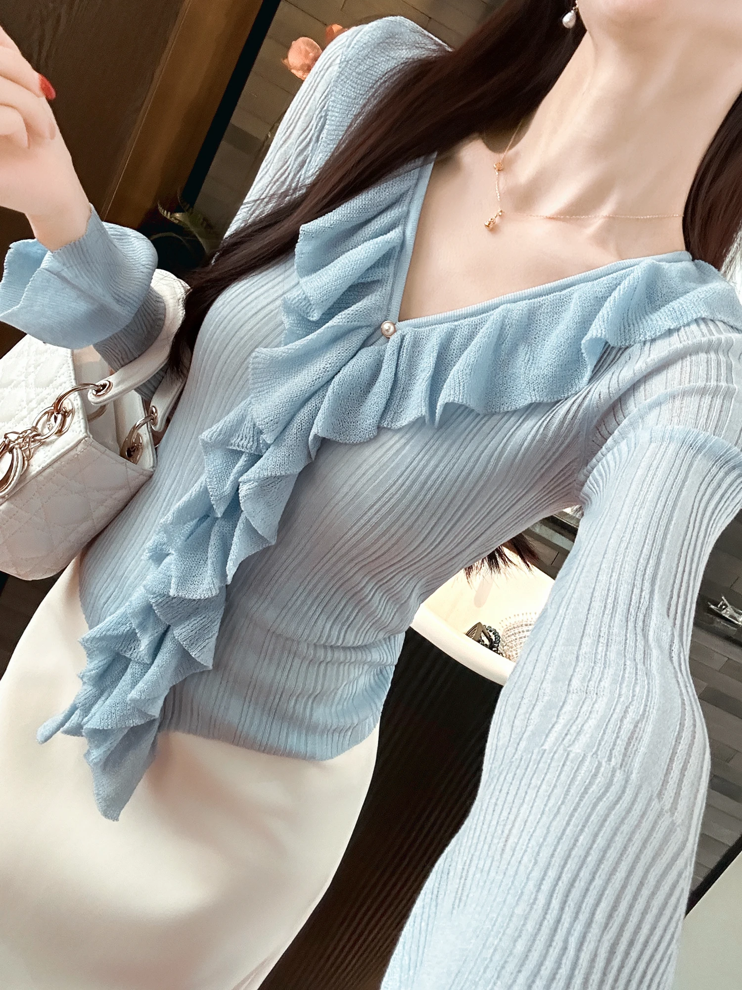 

Женский офисный топ с V-образным вырезом, скрывающий недостатки фигуры, из премиального трикотажа, с длинными рукавами, цвета туманно-голубой, с текстурой, модный.