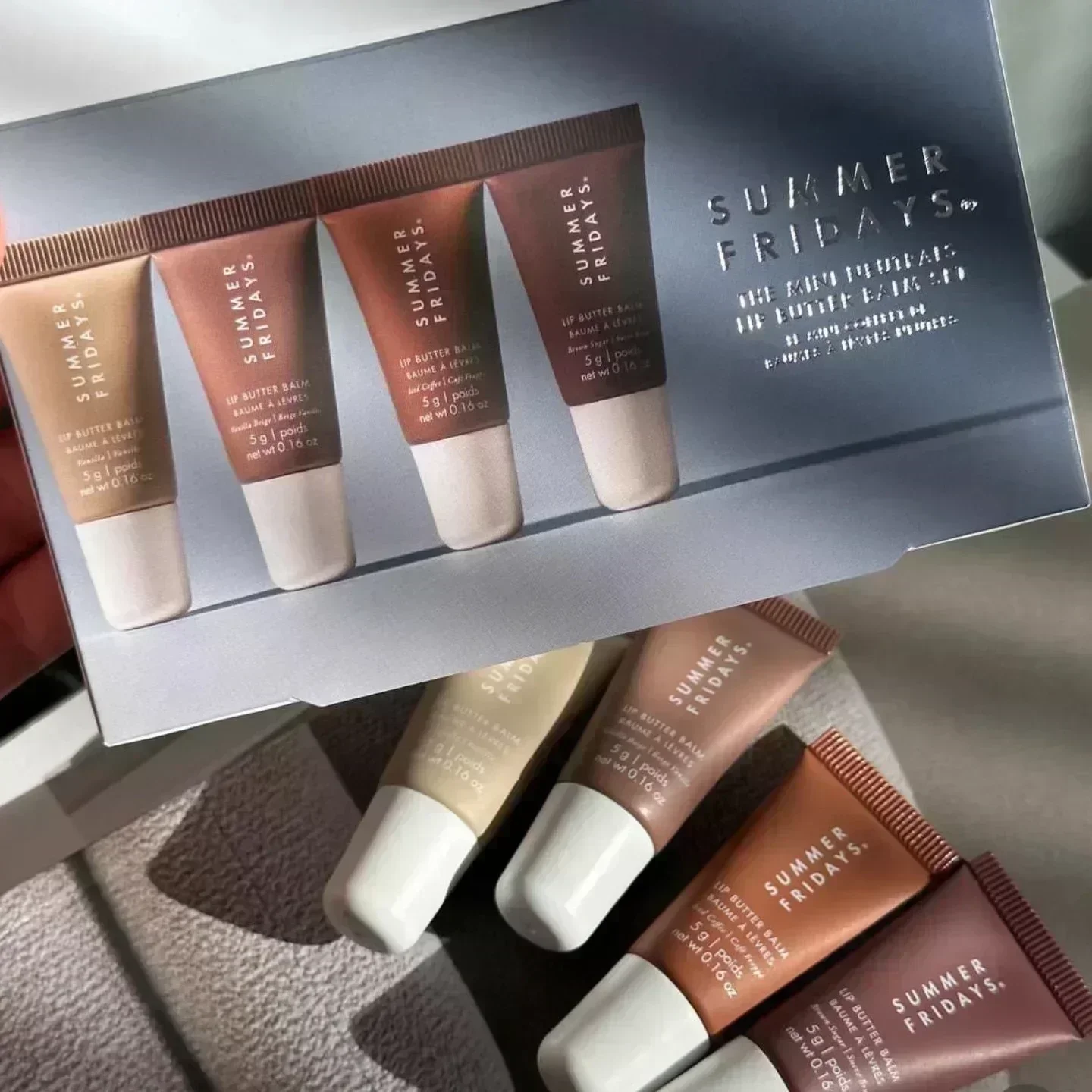 Moda verano fríos bálsamo labial espejo hidratante brillo de labios pastel de café olor de vainilla lápiz labial de larga duración maquillaje transparente