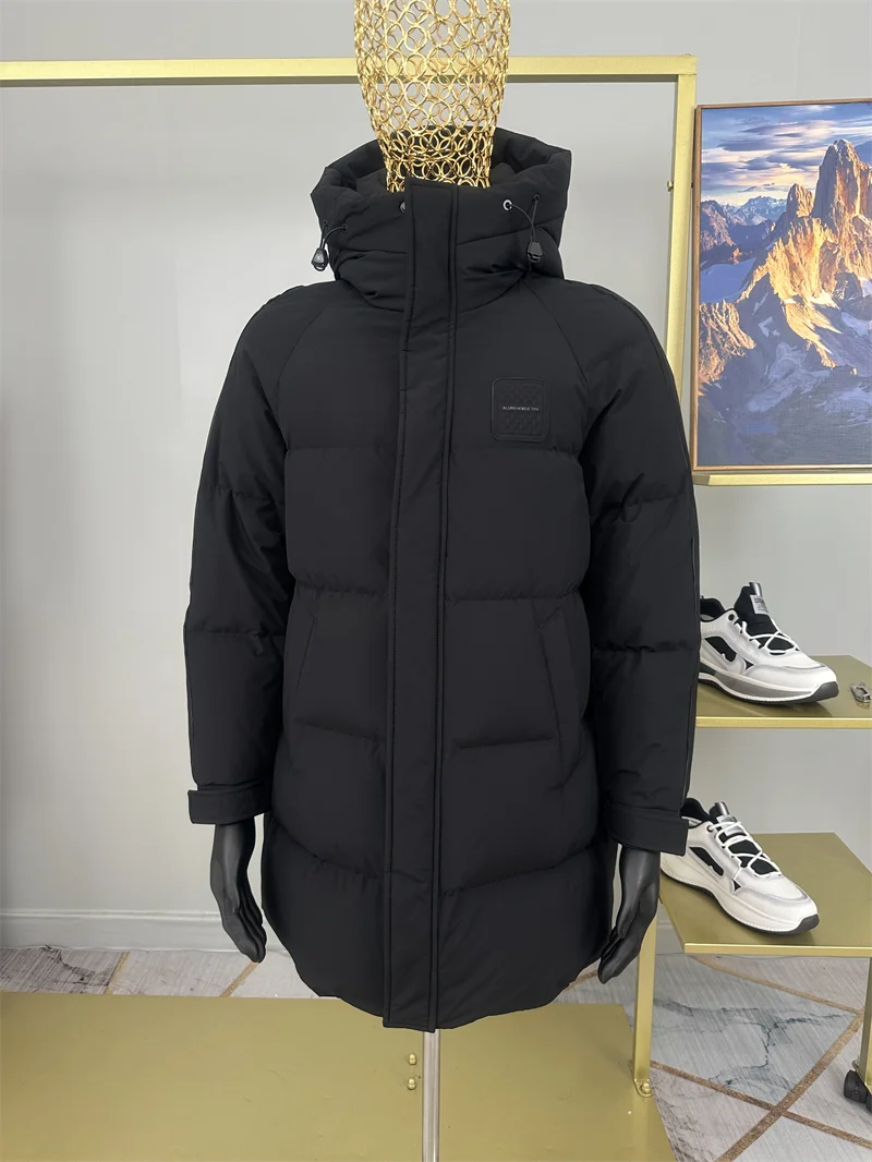 

Супертеплая мужская пуховая куртка с капюшоном средней длины, утепленная, ветрозащитная, для защиты от холода, белая, с наполнителем из пуха, для сохранения тепла.