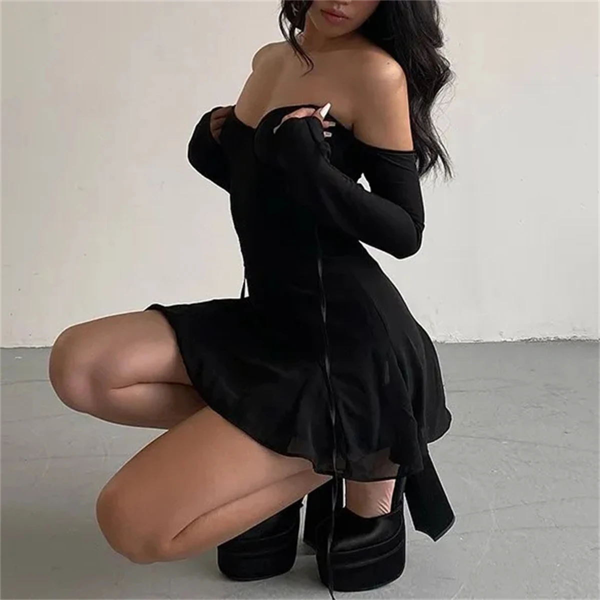 

Black backless bandage mesh sleeves sexy pleated mini dress spring and summer women's fashion set party celebration