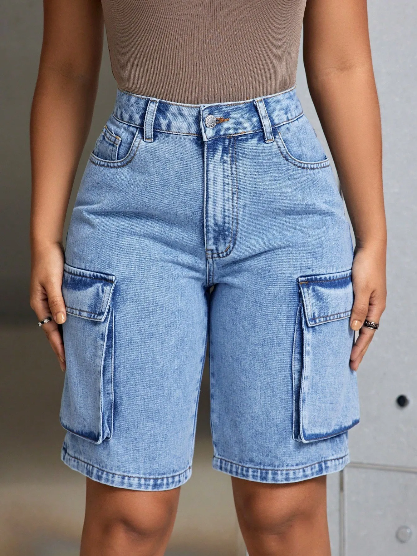 Straight Leg Shorts Casual Distressed Wash with Regular Thickness Summer Season Mid Rise Waist No Stretch Wrinkle Women Shorts