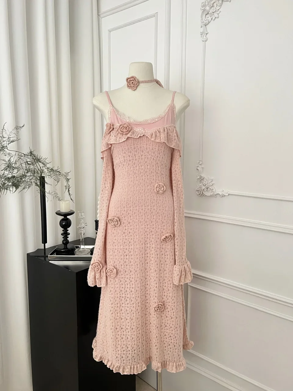 Women's Off-shoulder Sleeveless Camisole Dress + Sweet Hot Girl 3D Flowers Long-sleeved Slim Lace Smock Dresses Two-piece Set