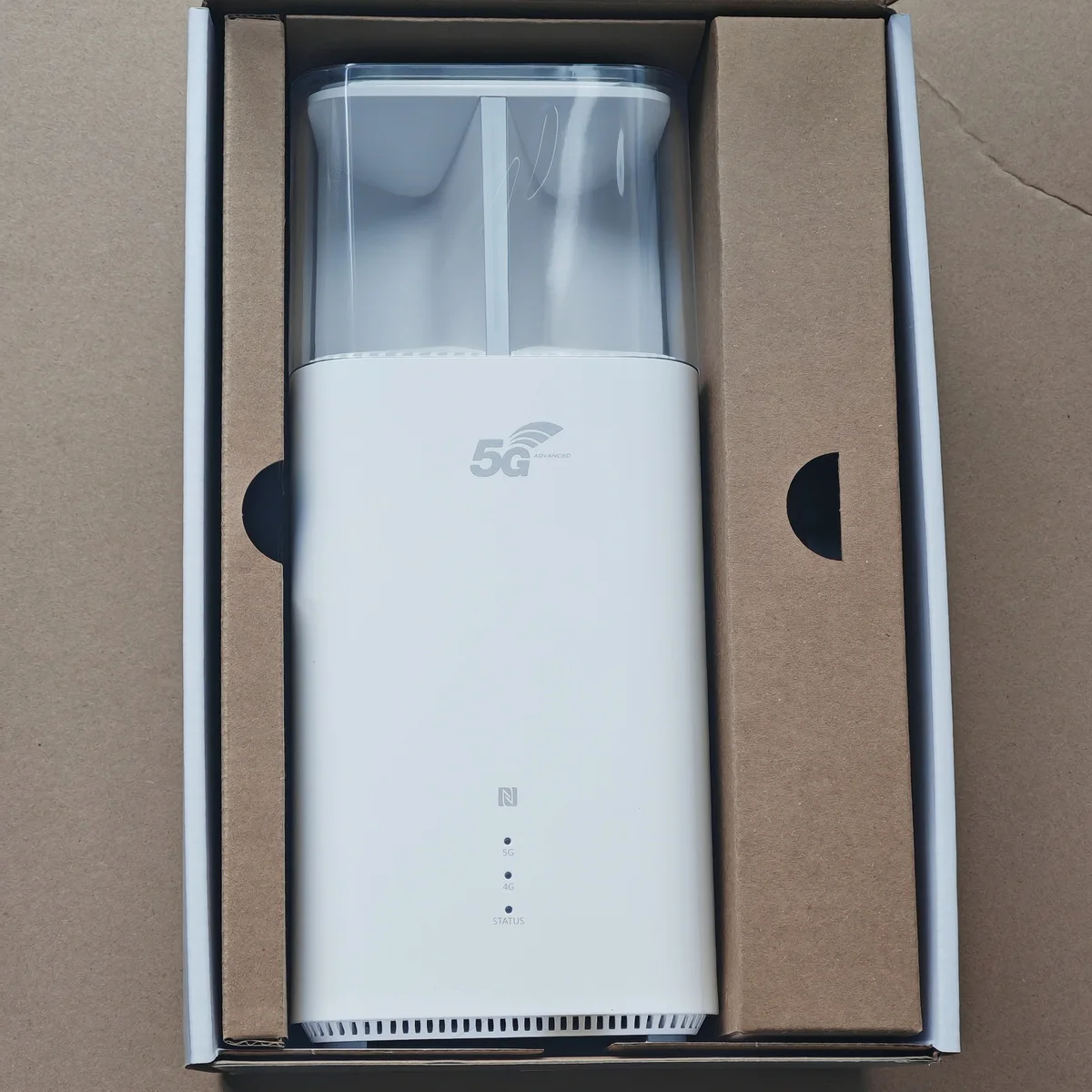 Brovi 5.5G Indoor CPE H168-383 Tri-band WiFi 7 BE3600 5GE Port Antenna Gain 14dBi 5G 4G LTE Wireless Router With Sim Card Slot