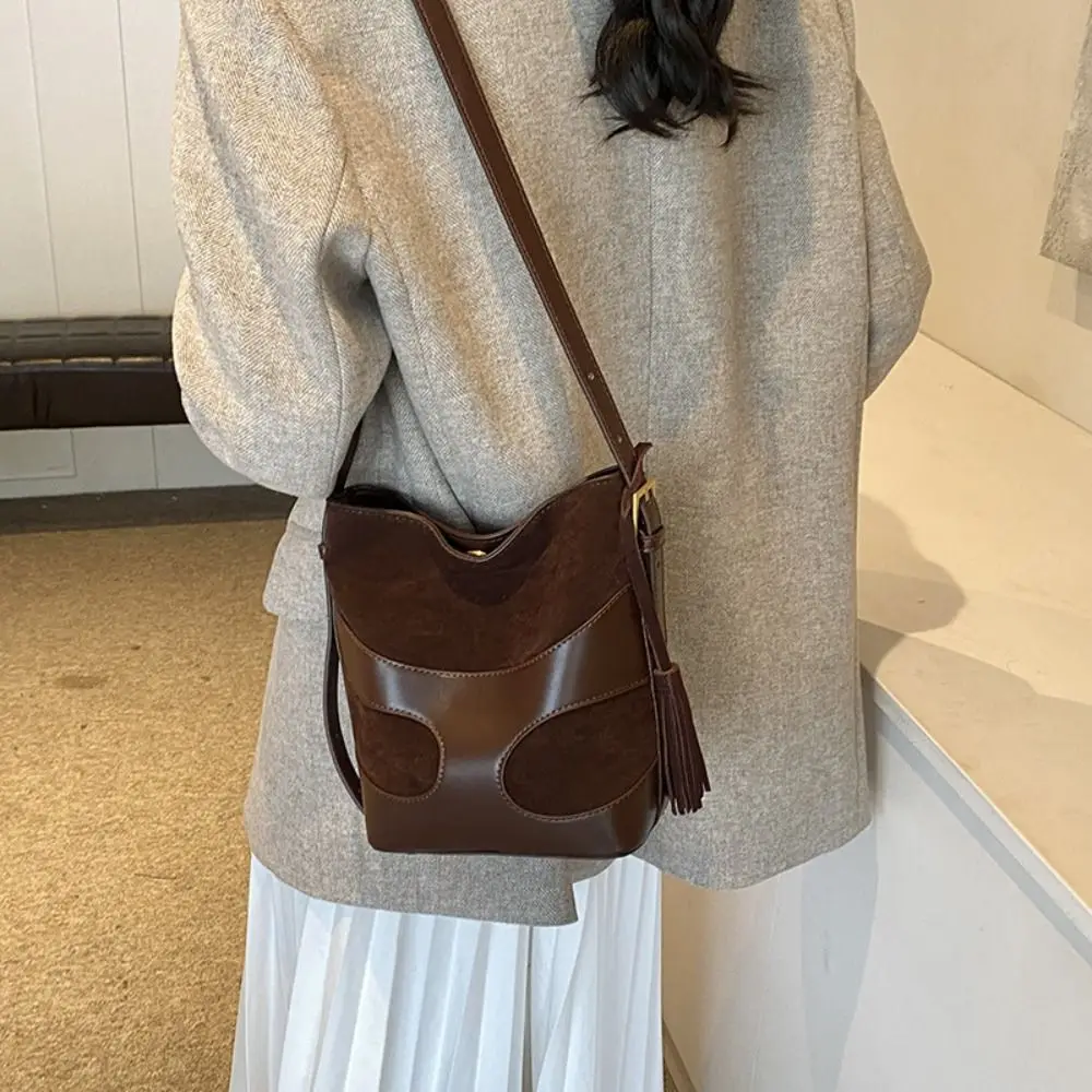 

Сумка-хобо из искусственной замши с милыми кисточками, вместительная, на плечо, однотонная, в стиле стритвир