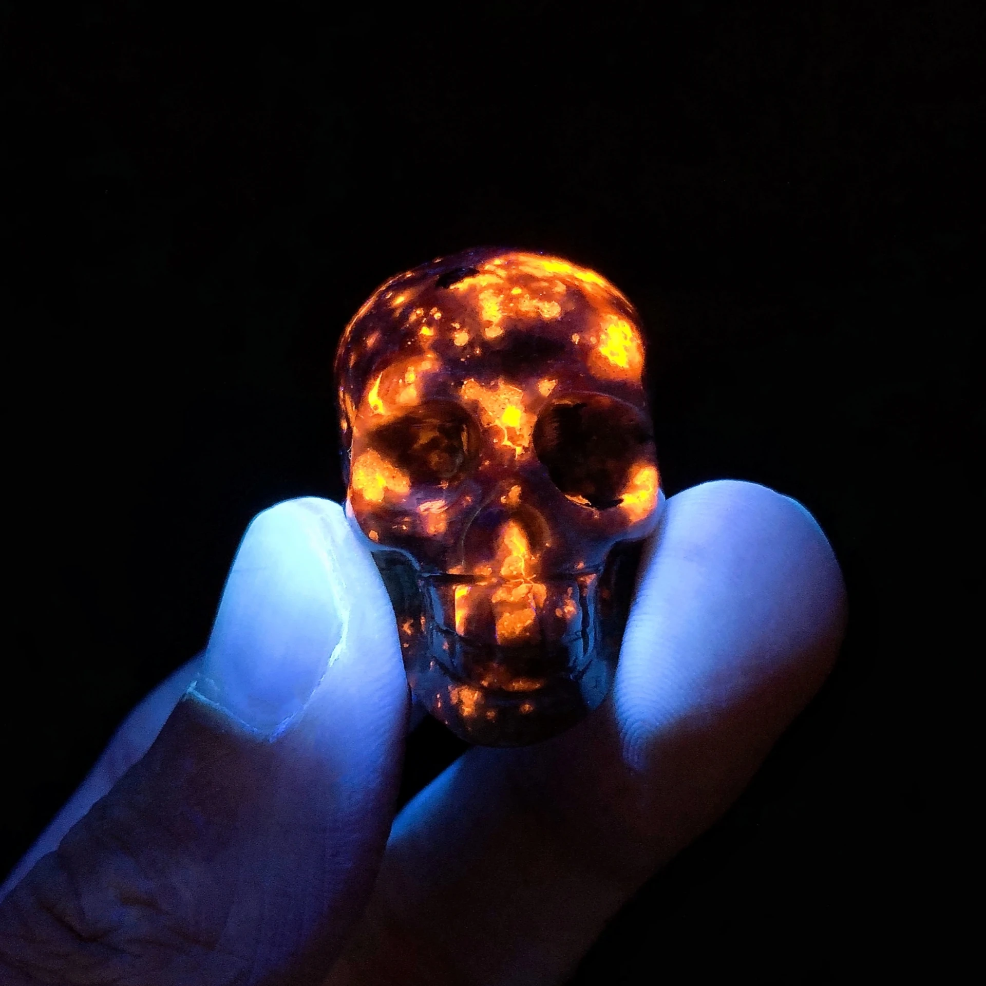 

35MM Natural Yooperlite Skull Statue Crystal Flame Stone Gemstone Reiki Healing Figurine Home Decoration Collection Gift