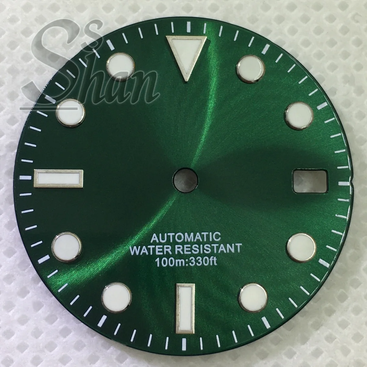 29mm laser-printed custom personalized logo dial with green luminescence is equipped with NH35A automatic movement accessories