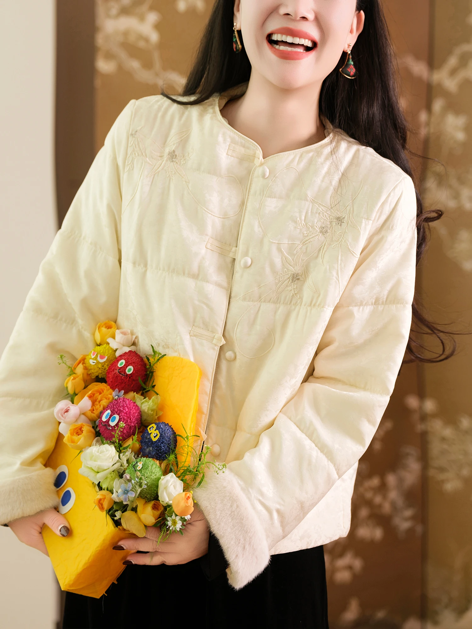 

Пальто-свитер из хлопка с вышивкой и текстурой, с нашивками в виде орхидей, однотонное, для повседневной носки, коллекция Yearly Series