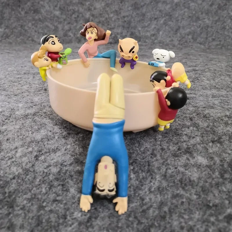 Bandai 7 unids/set Anime nuevo crayón Shin-chan familia Kawaii versión Q figura divertida modelo muñeca taza borde juguete adornos decorar regalos