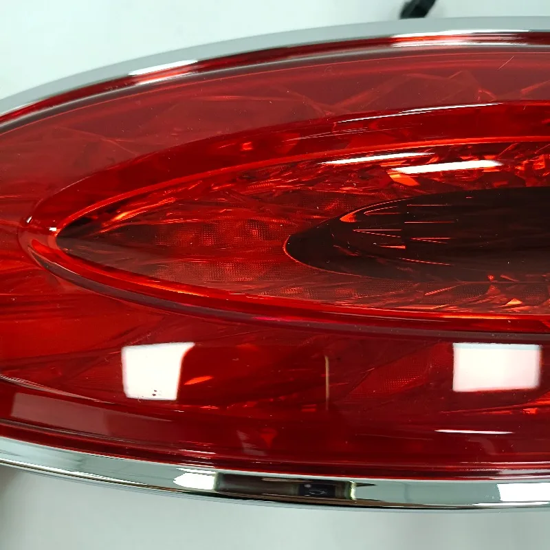 Car Tail Lamps Taillight Assembly OEM 36A945207DD 36A945208DD for Bentley Bentayga 2021 New Style LED Tail Light view 6