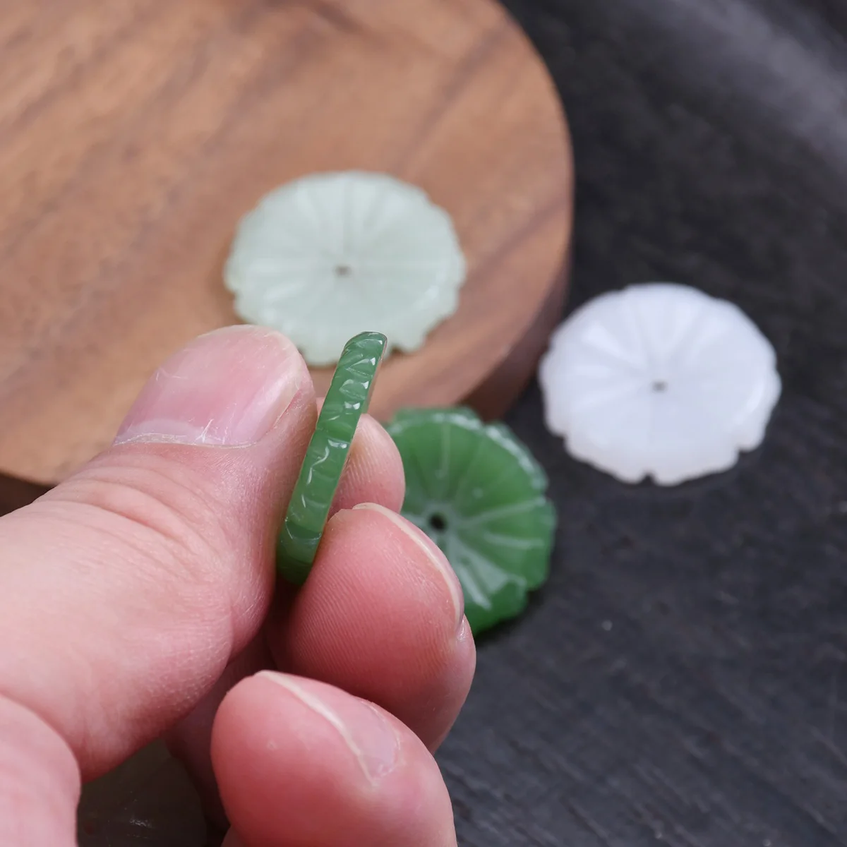 10 Stück grüne Lotusblatt-Form 23mm handgefertigte Lampwork-Glasperlen für Schmuckherstellung DIY Blumen-Bastelzubehör – Detail 5