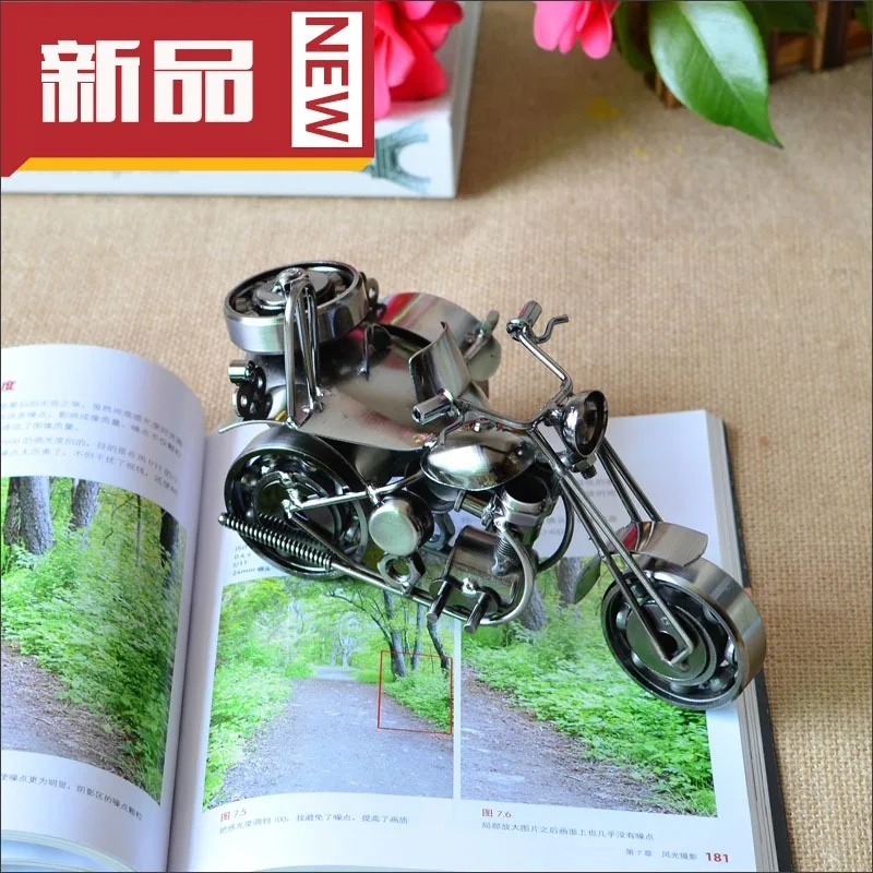 Tricycle, high-end office desk, creative ornaments, handicrafts, European home furnishings, decorations, living room furnishings