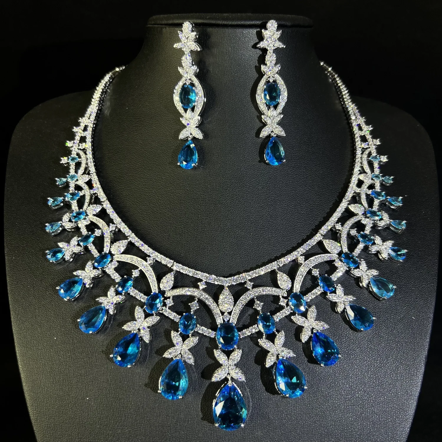 

Elegant Green Cubic Zirconia Jewelry Set For Women Luxury Green Gemstone Necklace Earrings Bridal Wedding Banquet Party Gift