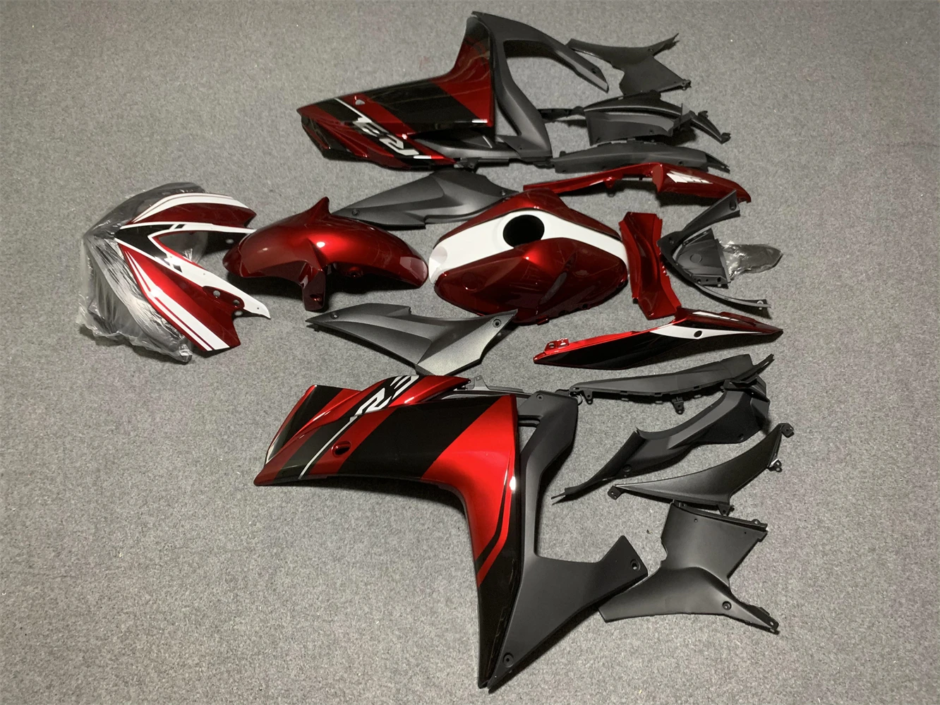 Motorcycle Fairing Applicable to Yamaha R25 R3 15-18 years R3 2015 2016 2017 2018 Fairing Metallic red black