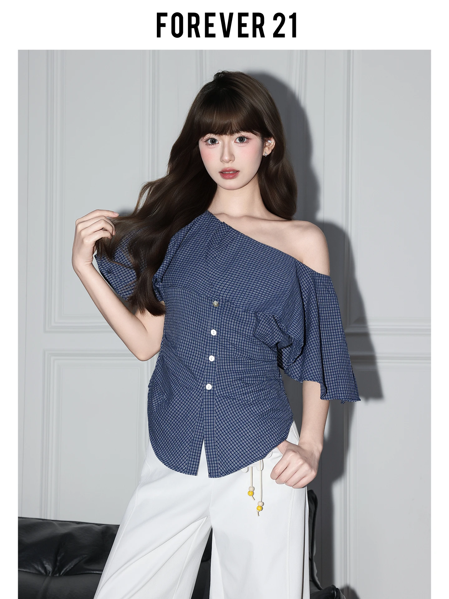 Camisa Feminina Forever 21 Azul Xadrez Ombro a Ombro com Amarração na Cintura, Blusa Casual de Manga Curta com Cadarço Exclusivo para o Verão - Estilo City Walk