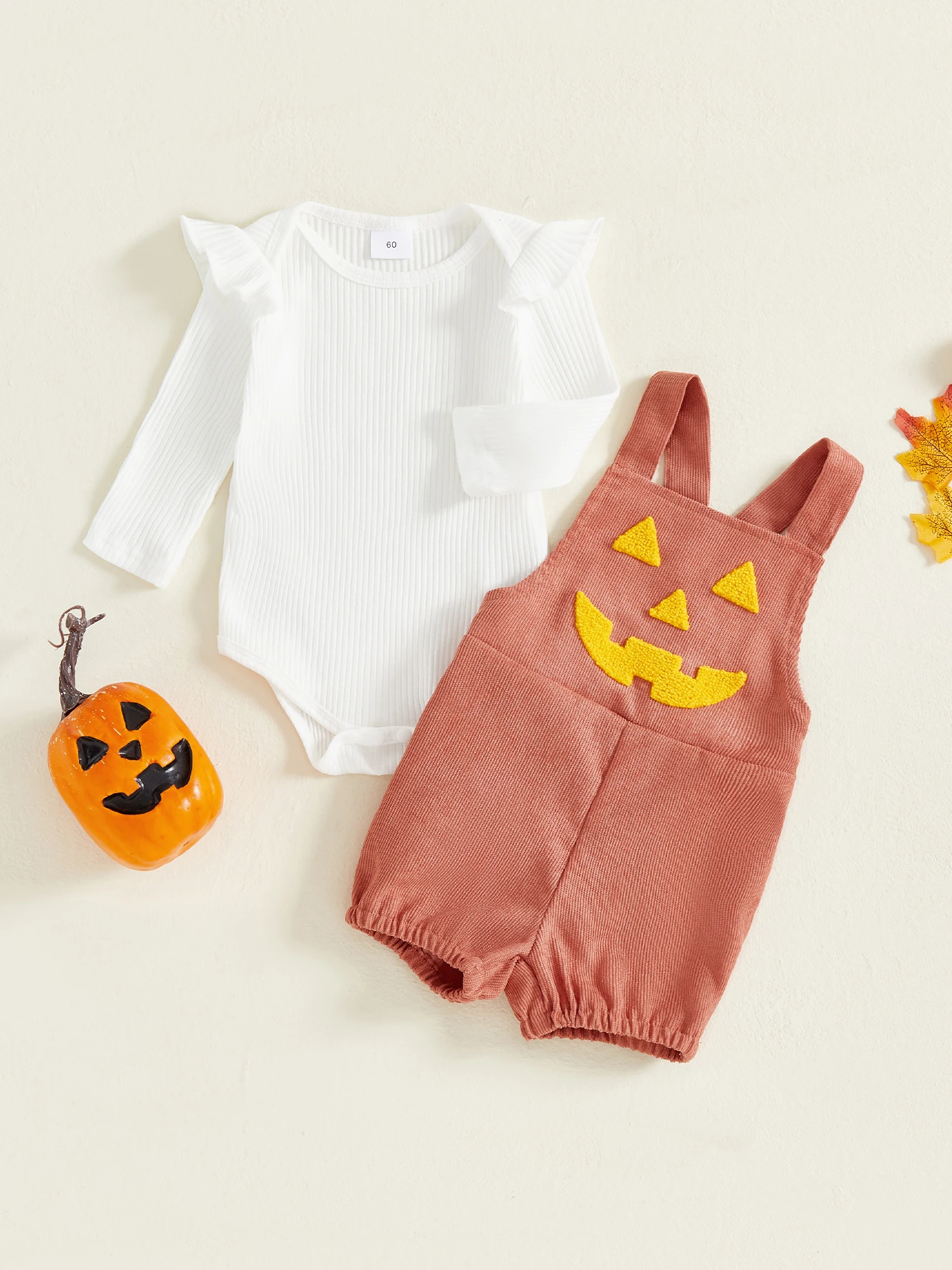 

Toddler Halloween Costume Set with Black Cat Print Long Sleeve Bodysuit and Orange Overall Shorts with Bat Embroidery