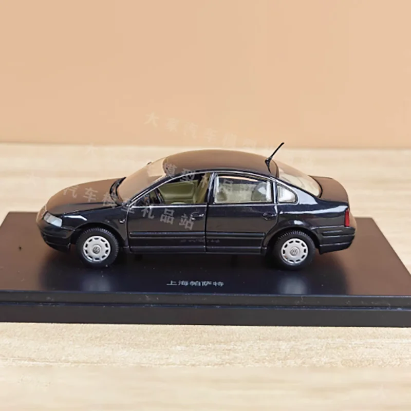 Diecast Alloy 1:43 Scale B5 PASSAT Classic Car Model For Adult Classic Collection Display Souvenir Ornament