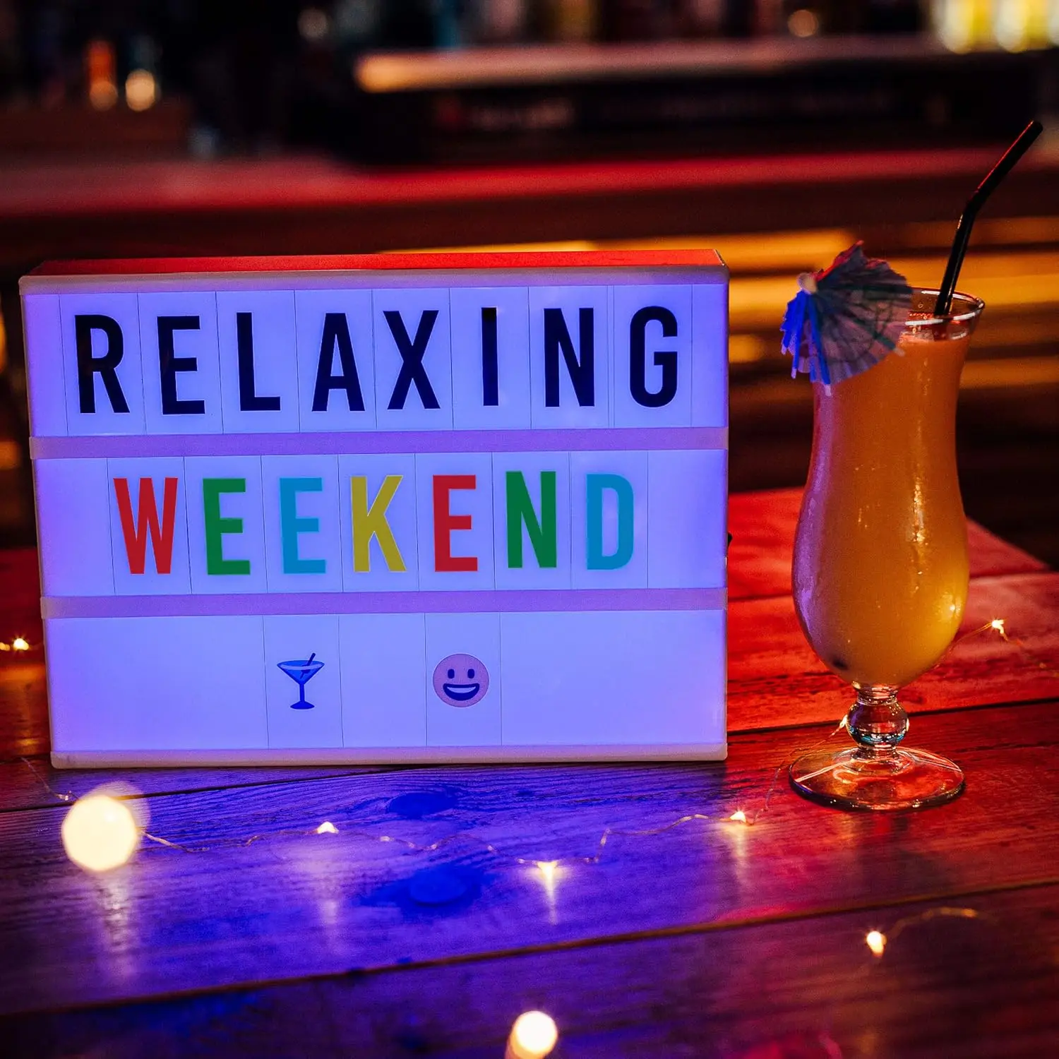 تغيير لون صندوق إضاءة السينما مع 400 حرفًا، إيموجي، وجهاز تحكم عن بعد و2 علامة. صندوق إضاءة ليد 16 لونًا للمنزل، من