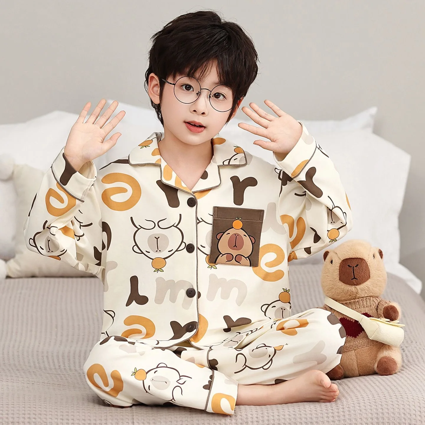 Cartoon-patterned pajama set, a long-sleeved top and matching pants, comfortable homewear