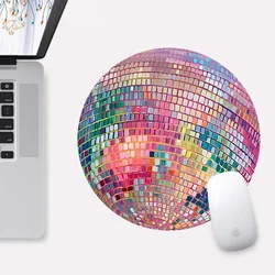 Gumowa okrągła różowa podkładka pod mysz Disco Ball - estetyczne akcesorium na biurko do laptopa biurowego - idealny prezent dla dziewczyny kobiet