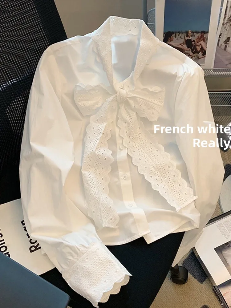 

Белая женская блузка с кружевной отделкой, весенний топ с узлом, свободный крой, длинный рукав, V-образный вырез, на пуговицах