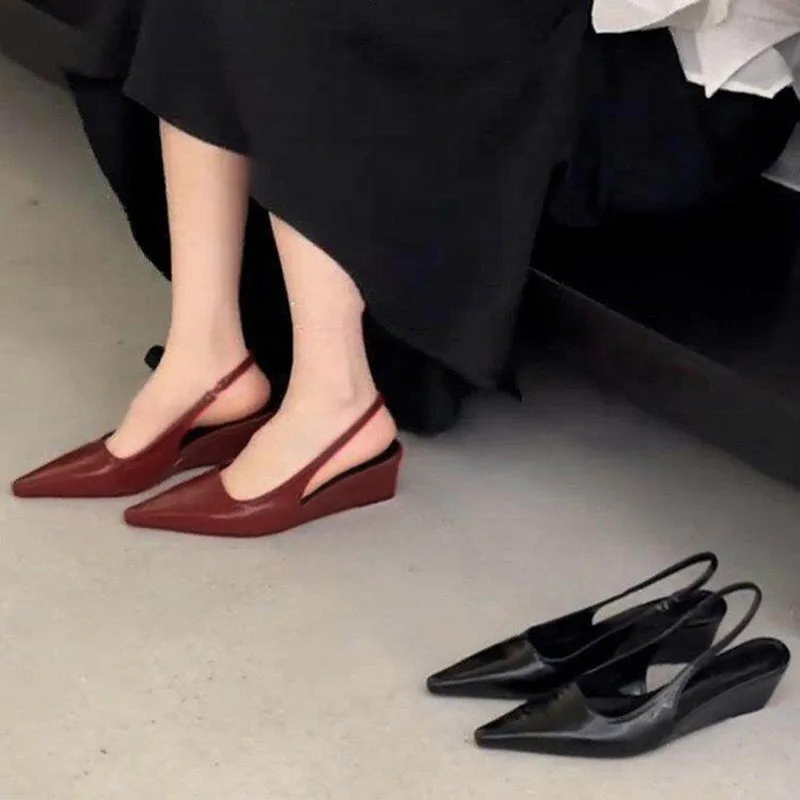 2026 Women's Summer New Slim Fit High-heeled Sandals Fashionable Fashion Show Pointed Party Wedding  Large Sandals
