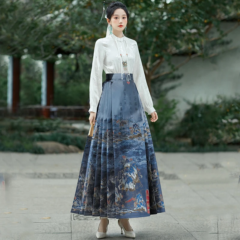 Two piece set of heavy-duty woven gold embroidered horse face skirt with Chinese style velvet jacquard standing collar and buckl